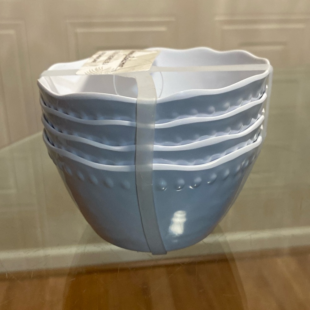 - Brand New Tommy Bahamas Set Of 4 Little Bowls white Very Nice